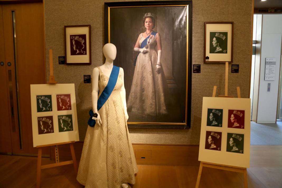 'The Crown'da kullanılan kıyafet ve aksesuarlar açık artırmada 25