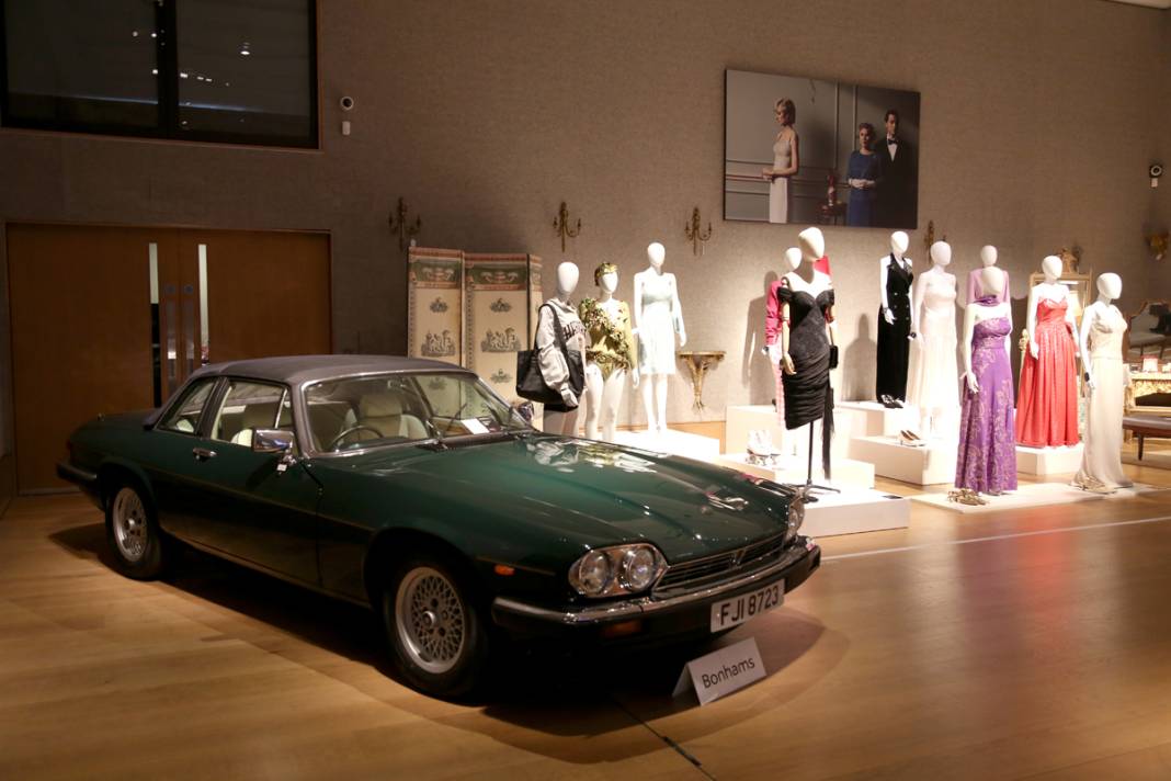 'The Crown'da kullanılan kıyafet ve aksesuarlar açık artırmada 9