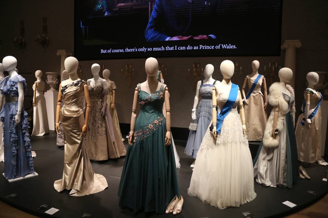 'The Crown'da kullanılan kıyafet ve aksesuarlar açık artırmada 22