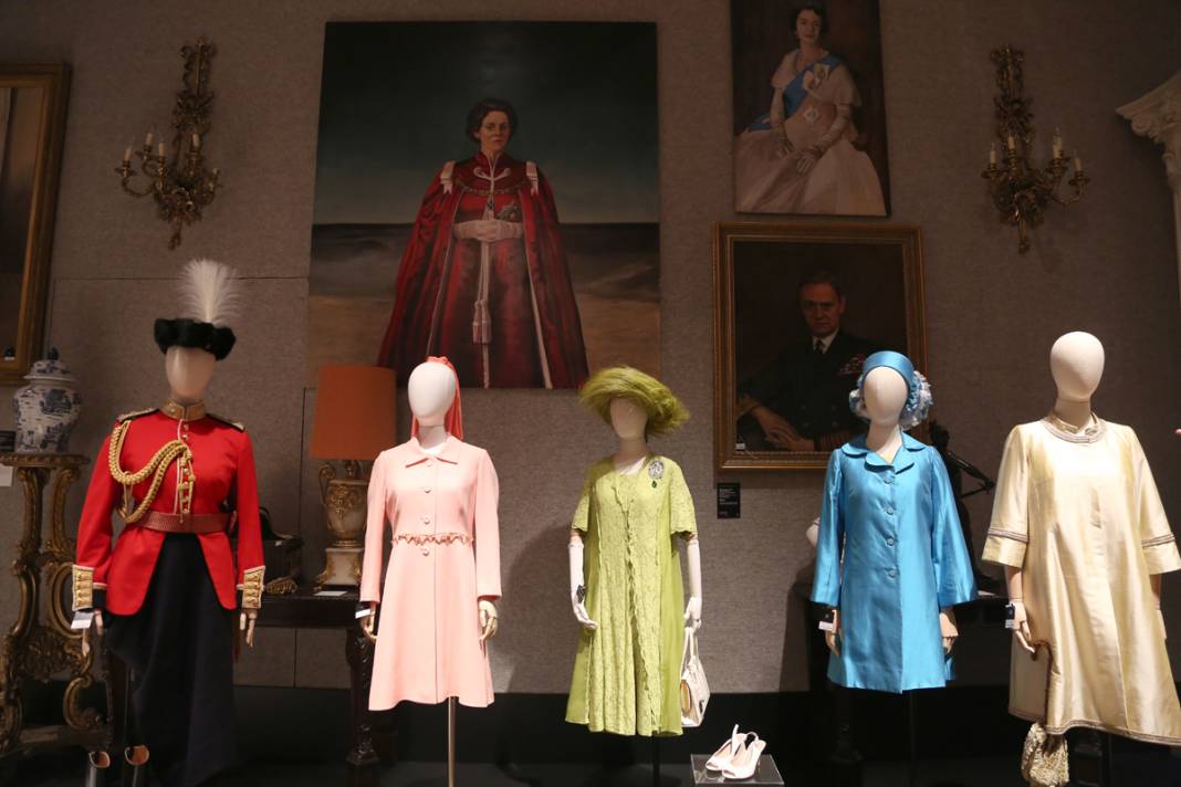 'The Crown'da kullanılan kıyafet ve aksesuarlar açık artırmada 14