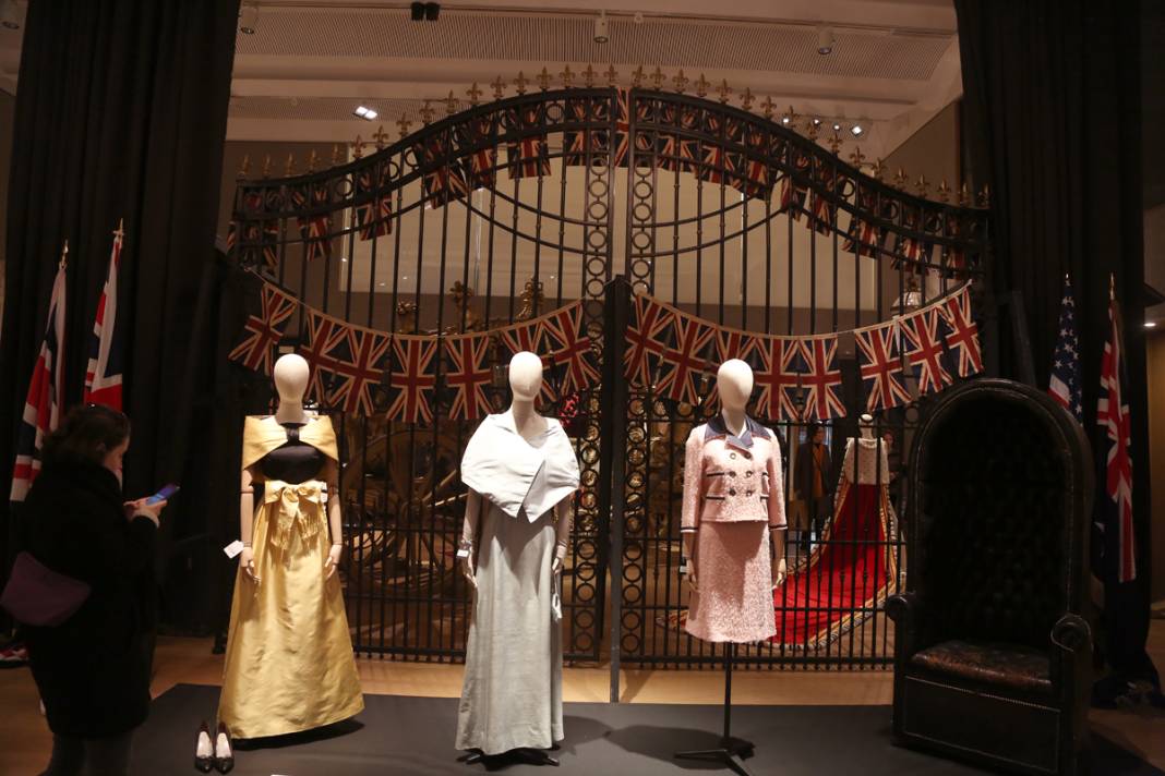 'The Crown'da kullanılan kıyafet ve aksesuarlar açık artırmada 8