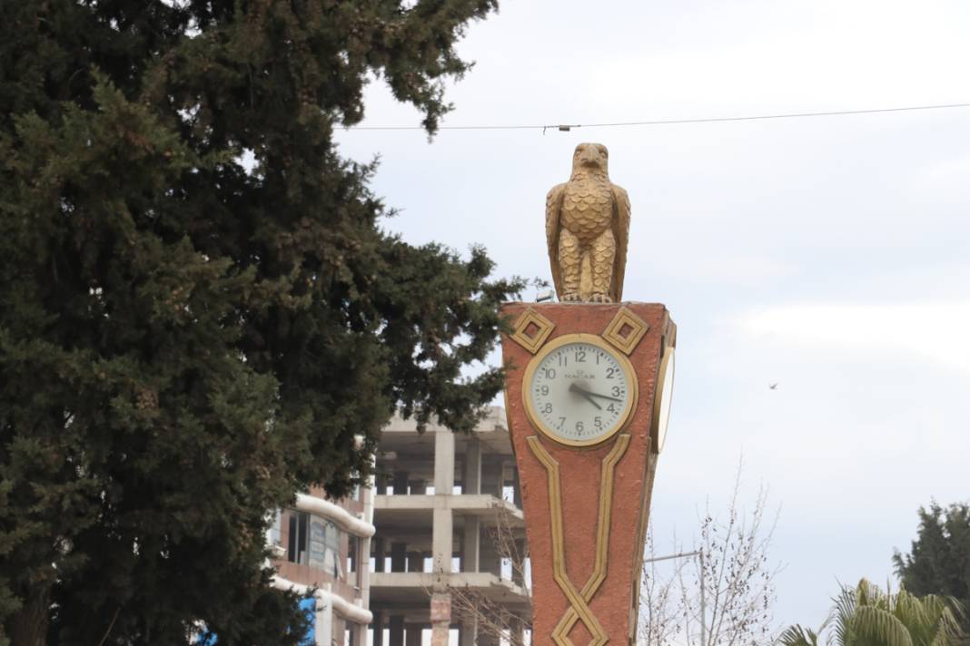 Depremlerin üzerinden bir yıl geçti ama... Adıyaman'da saatler hala 04.17'yi gösteriyor 5