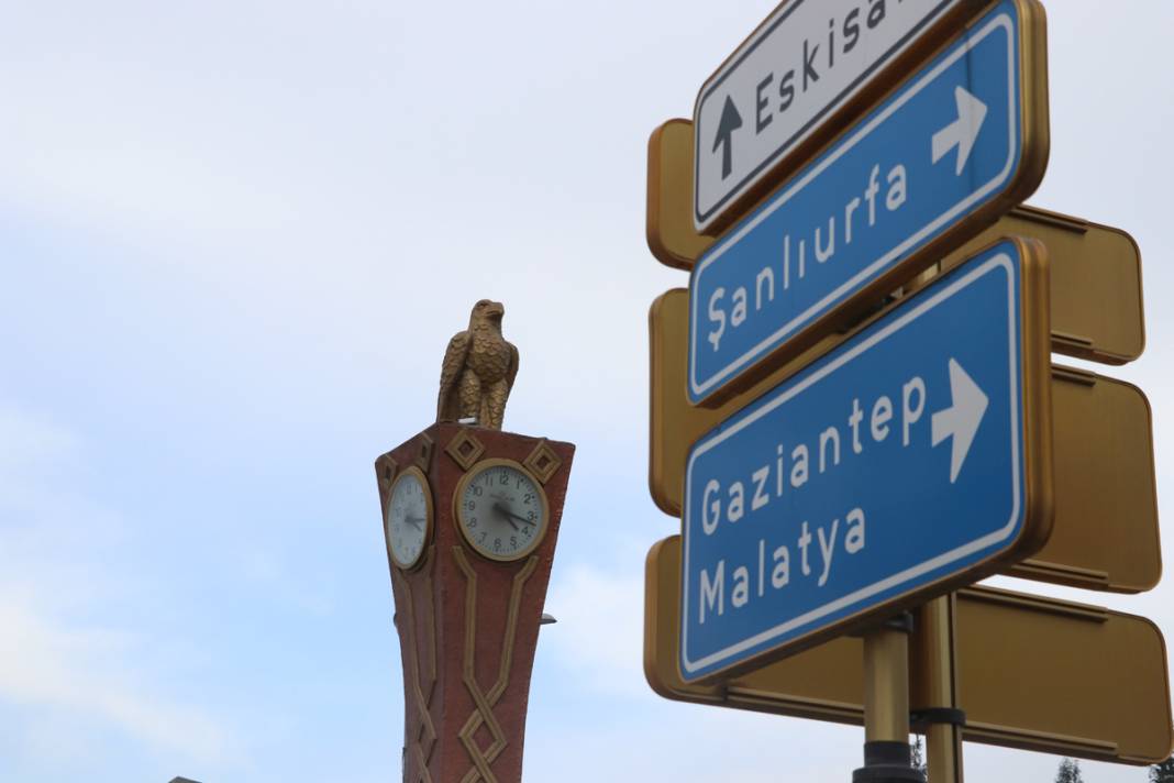 Depremlerin üzerinden bir yıl geçti ama... Adıyaman'da saatler hala 04.17'yi gösteriyor 6