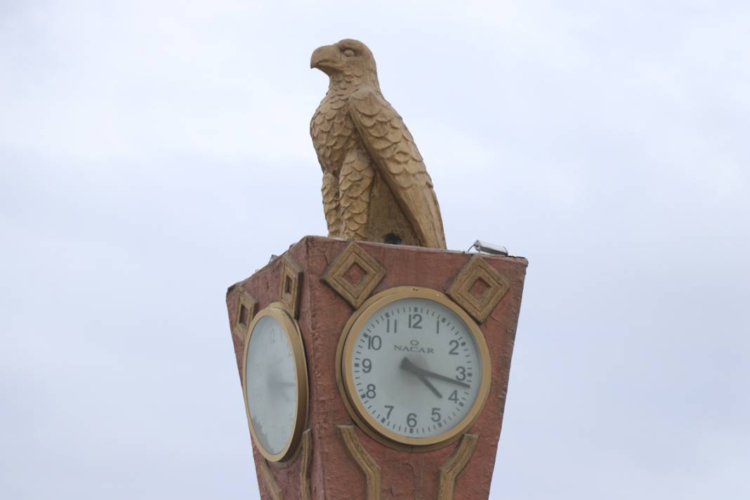 Depremlerin üzerinden bir yıl geçti ama... Adıyaman'da saatler hala 04.17'yi gösteriyor 2