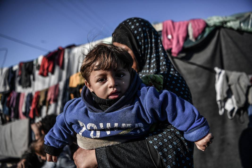 Savaştan kaçan Gazzeliler Refah’a sığındı: Derme çatma çadırlarda yaşam mücadelesi 13