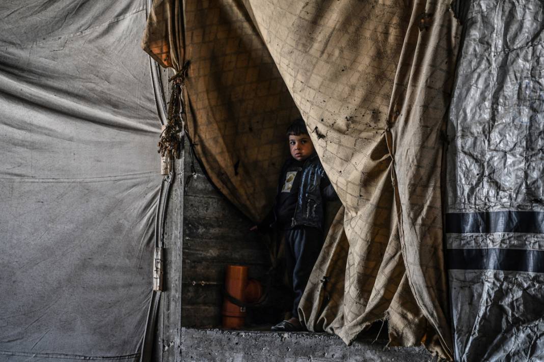 Savaştan kaçan Gazzeliler Refah’a sığındı: Derme çatma çadırlarda yaşam mücadelesi 8