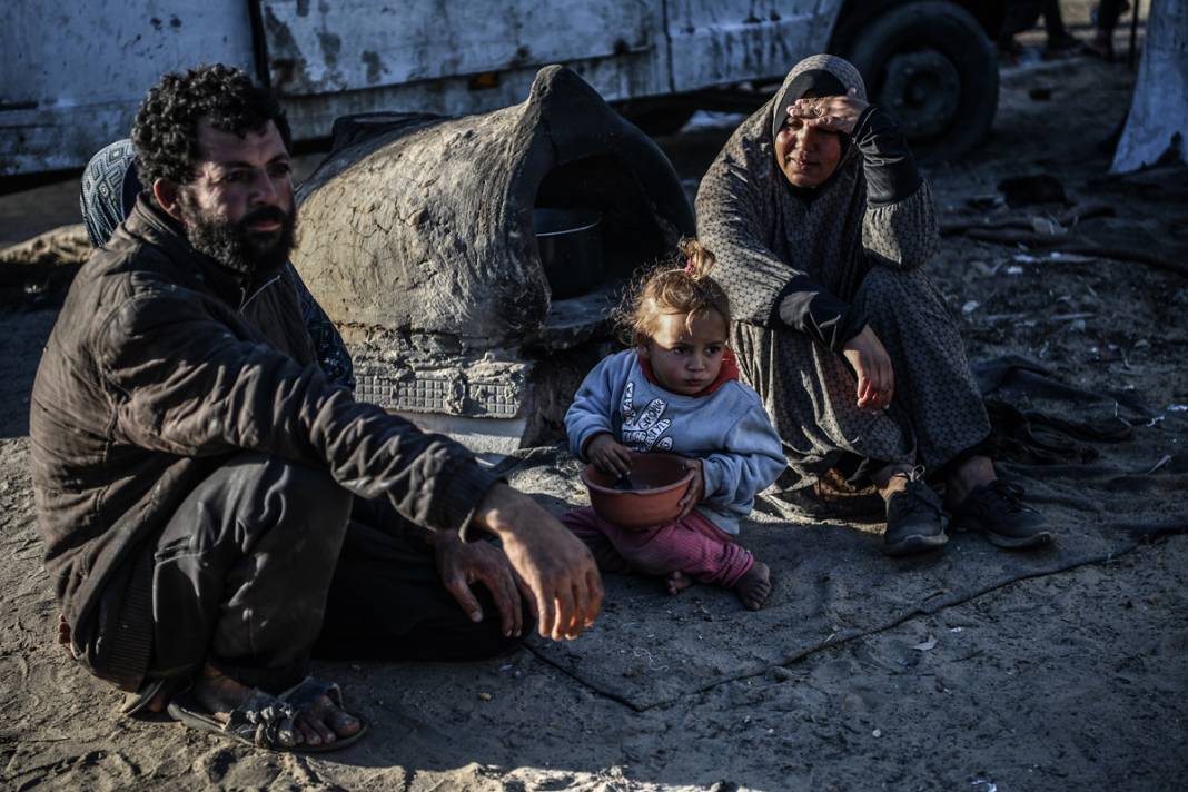 Savaştan kaçan Gazzeliler Refah’a sığındı: Derme çatma çadırlarda yaşam mücadelesi 7