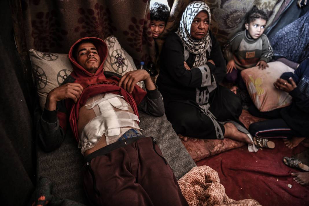 Savaştan kaçan Gazzeliler Refah’a sığındı: Derme çatma çadırlarda yaşam mücadelesi 5