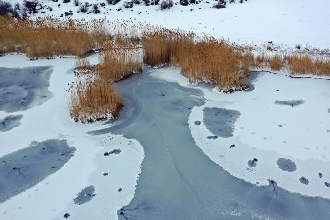 Iğdır'da termometreler eksi 15'i gösterdi: Donan Üçkaya Gölü böyle görüntülendi 3
