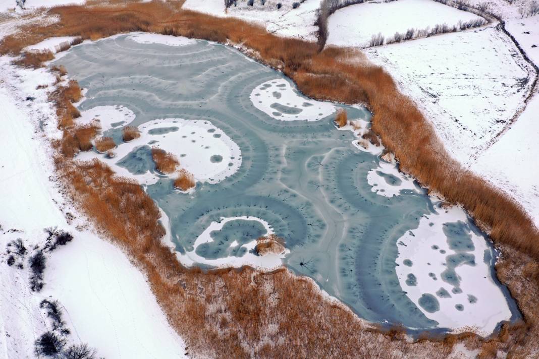 Iğdır'da termometreler eksi 15'i gösterdi: Donan Üçkaya Gölü böyle görüntülendi 6