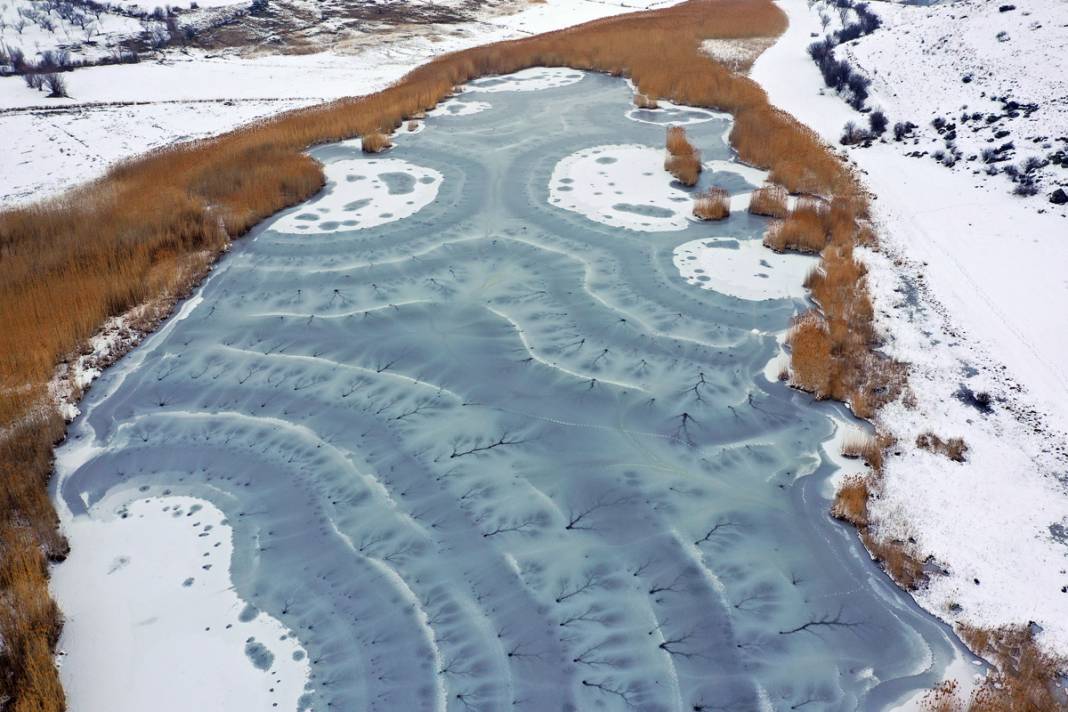 Iğdır'da termometreler eksi 15'i gösterdi: Donan Üçkaya Gölü böyle görüntülendi 4