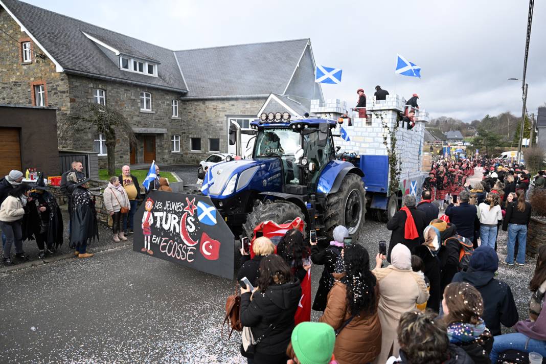 Belçika'da hiç Türk'ün bulunmadığı Türk Köyü: Her yerde ay yıldızlı bayraklar 8