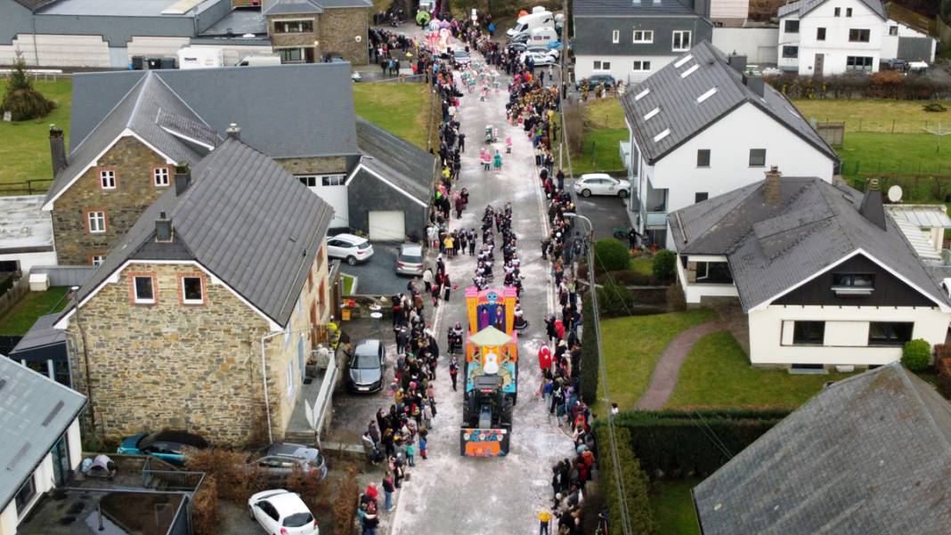 Belçika'da hiç Türk'ün bulunmadığı Türk Köyü: Her yerde ay yıldızlı bayraklar 9