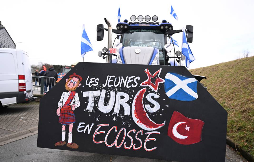 Belçika'da hiç Türk'ün bulunmadığı Türk Köyü: Her yerde ay yıldızlı bayraklar 4