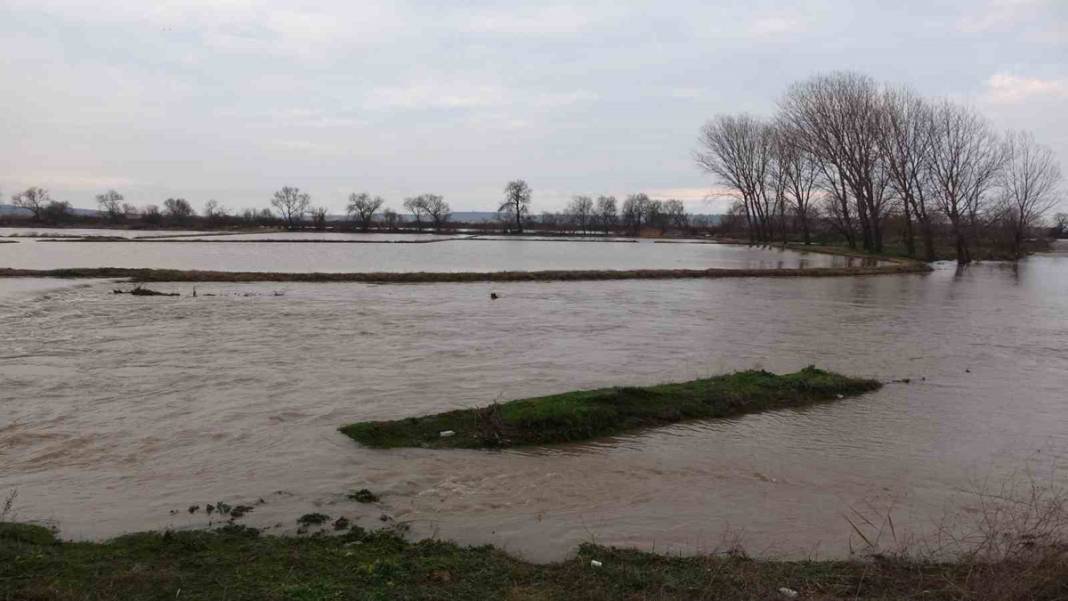 Çanakkale'de tarlalar sular altında kaldı: Valilikten 'dikkat' uyarısı 14