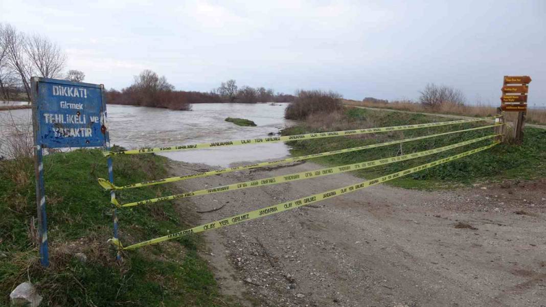 Çanakkale'de tarlalar sular altında kaldı: Valilikten 'dikkat' uyarısı 10