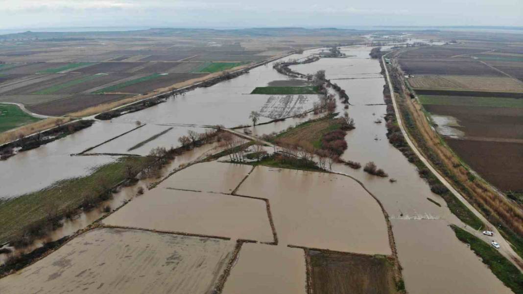 Çanakkale'de tarlalar sular altında kaldı: Valilikten 'dikkat' uyarısı 12