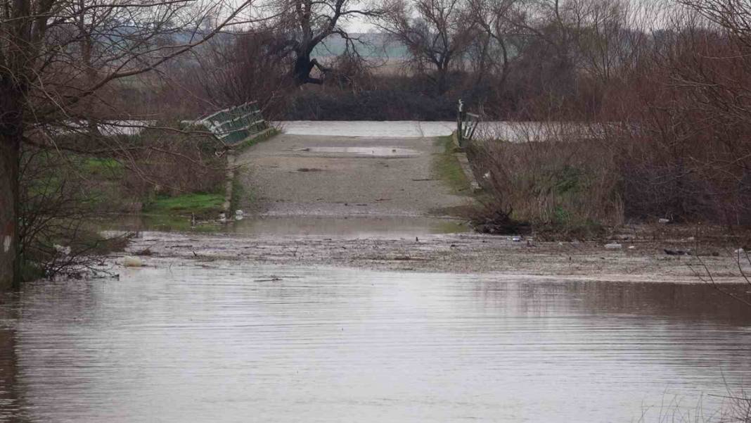 Çanakkale'de tarlalar sular altında kaldı: Valilikten 'dikkat' uyarısı 11
