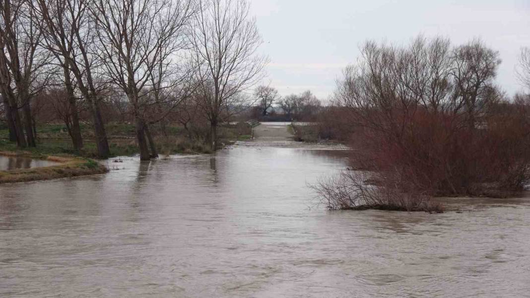 Çanakkale'de tarlalar sular altında kaldı: Valilikten 'dikkat' uyarısı 4