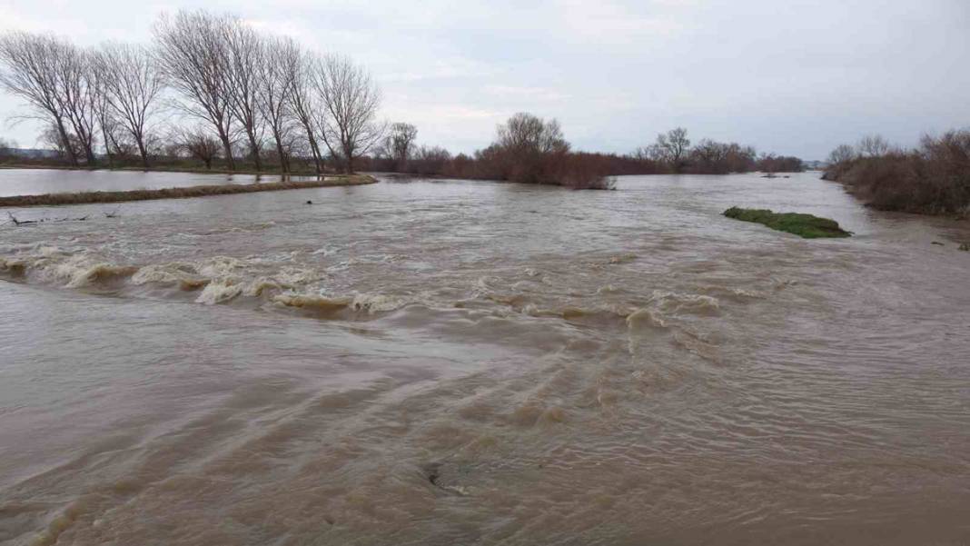 Çanakkale'de tarlalar sular altında kaldı: Valilikten 'dikkat' uyarısı 3
