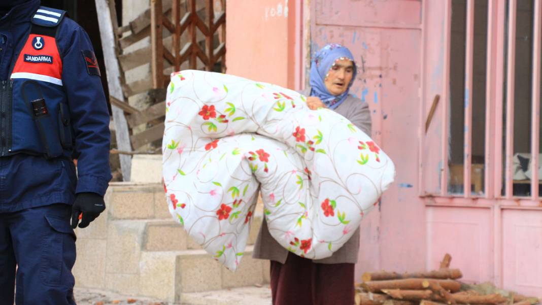 Tokat'ta deprem sonrasını andıran görüntüler: Peş peşe heyelanlar, köyü ikiye böldü 8