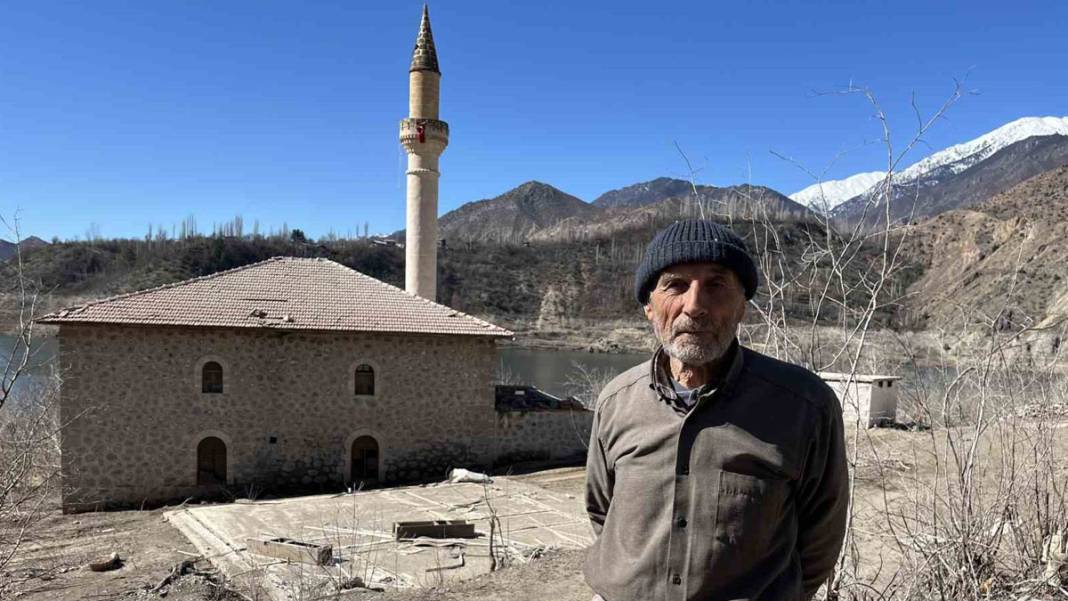 Baraj yapılmasıyla sular altında kalmıştı: Su çekildi, köy gün yüzüne çıktı 7