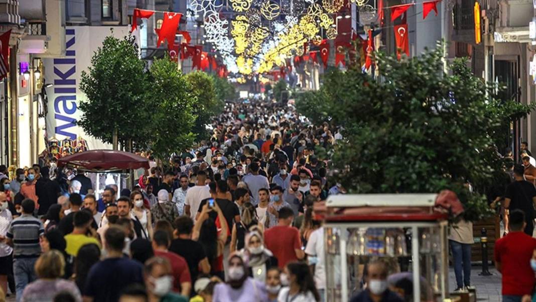 Yabancıların tersine göçü sürüyor: 250 binden fazla oturma izni iptal edildi 3