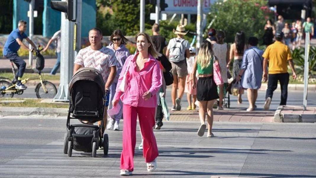Yabancıların tersine göçü sürüyor: 250 binden fazla oturma izni iptal edildi 1