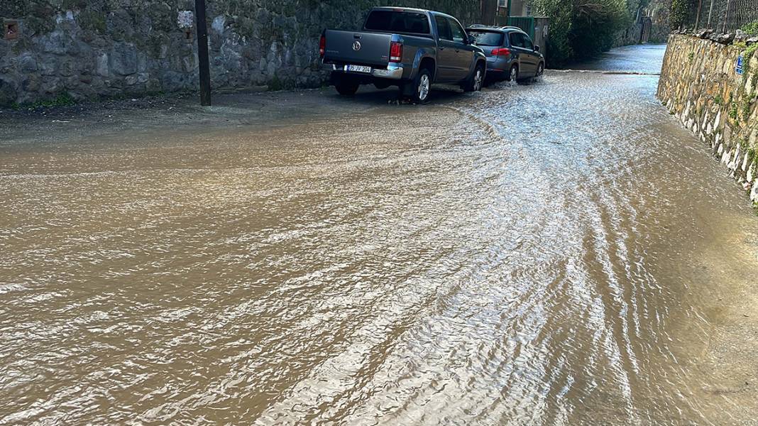 15 dakika yetti! Yollar göle döndü 3
