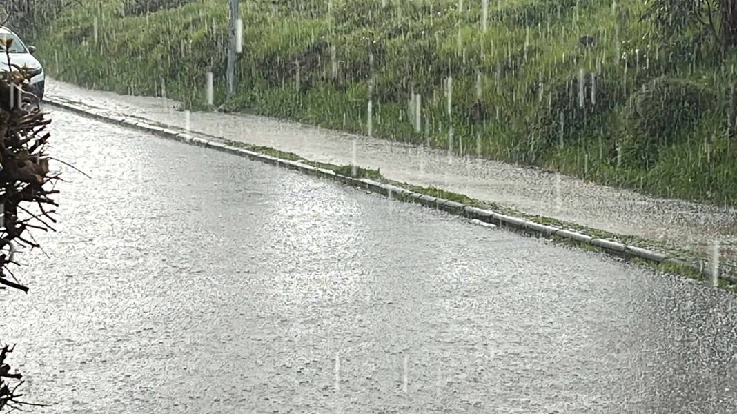 15 dakika yetti! Yollar göle döndü 5