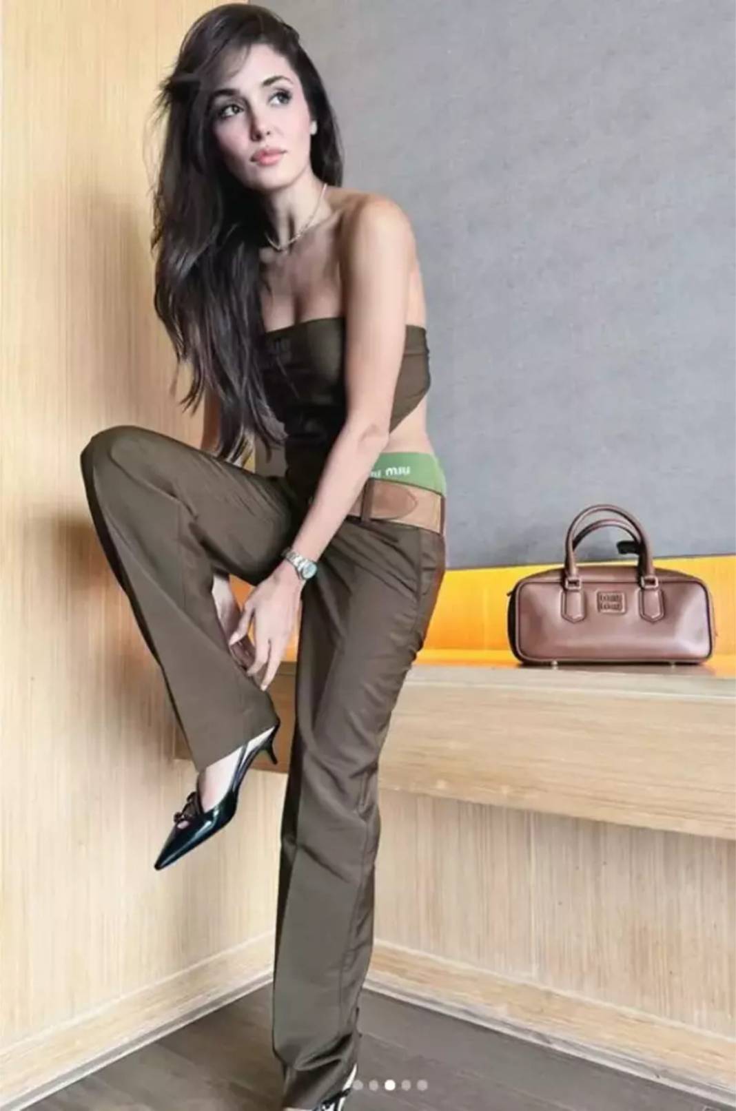 Hande Erçel onur konuğu oldu! Erçel’in kıyafetine büyük tepki: “150 bin TL nasıl çöp olur?” 5