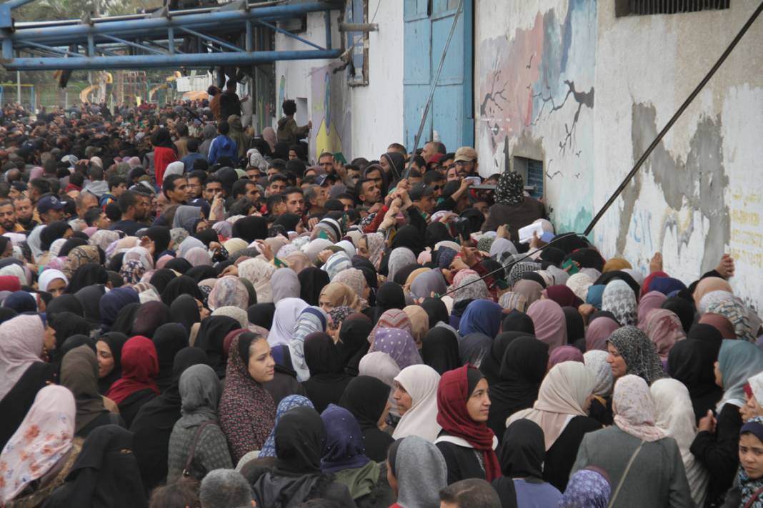 Gazze'de gıda krizi: UNRWA Filistinlilere un dağıttı 5