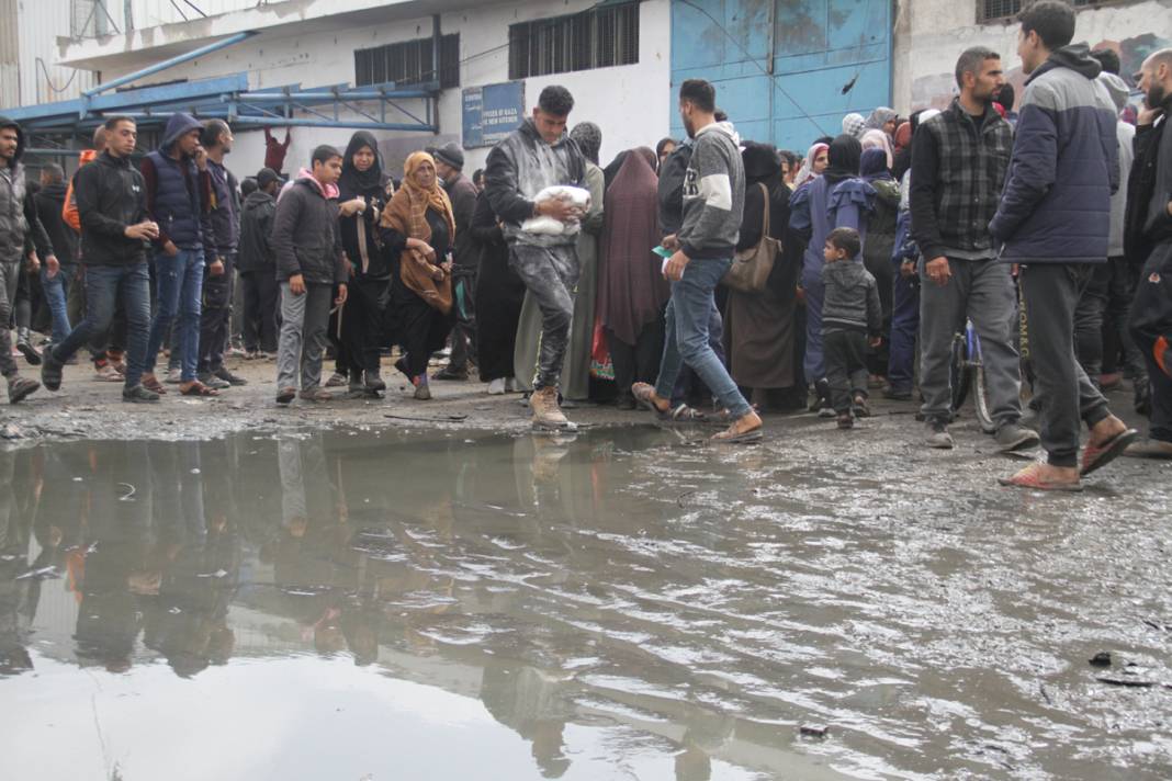 Gazze'de gıda krizi: UNRWA Filistinlilere un dağıttı 3