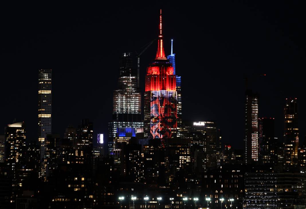 Star Wars karakterleri Empire State binasına yansıtıldı 7