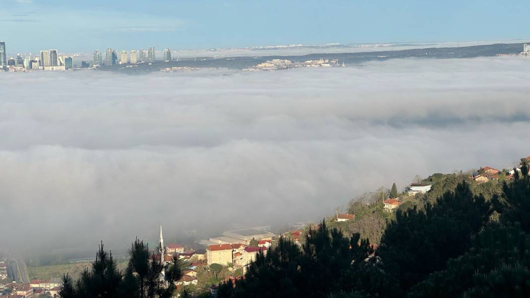İstanbul'da yoğun sis kamerada: Göz gözü görmüyor 14