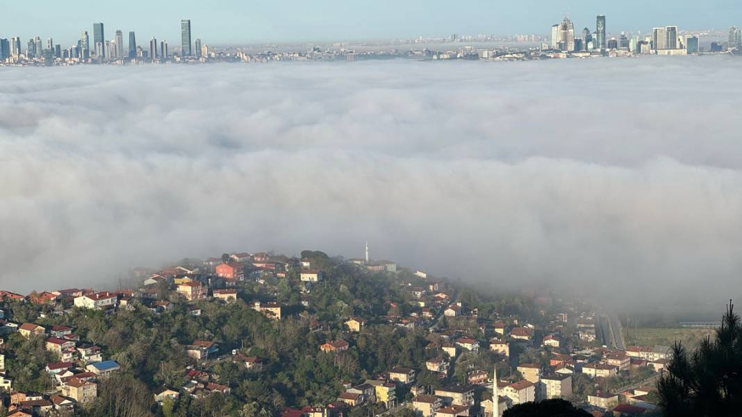 İstanbul'da yoğun sis kamerada: Göz gözü görmüyor 11
