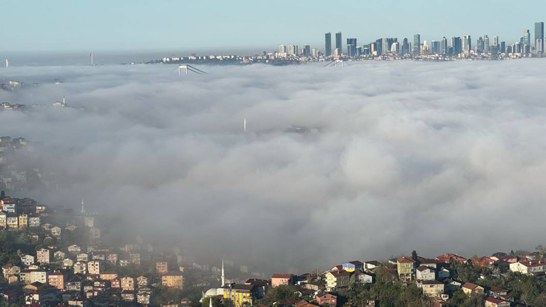 İstanbul'da yoğun sis kamerada: Göz gözü görmüyor 13