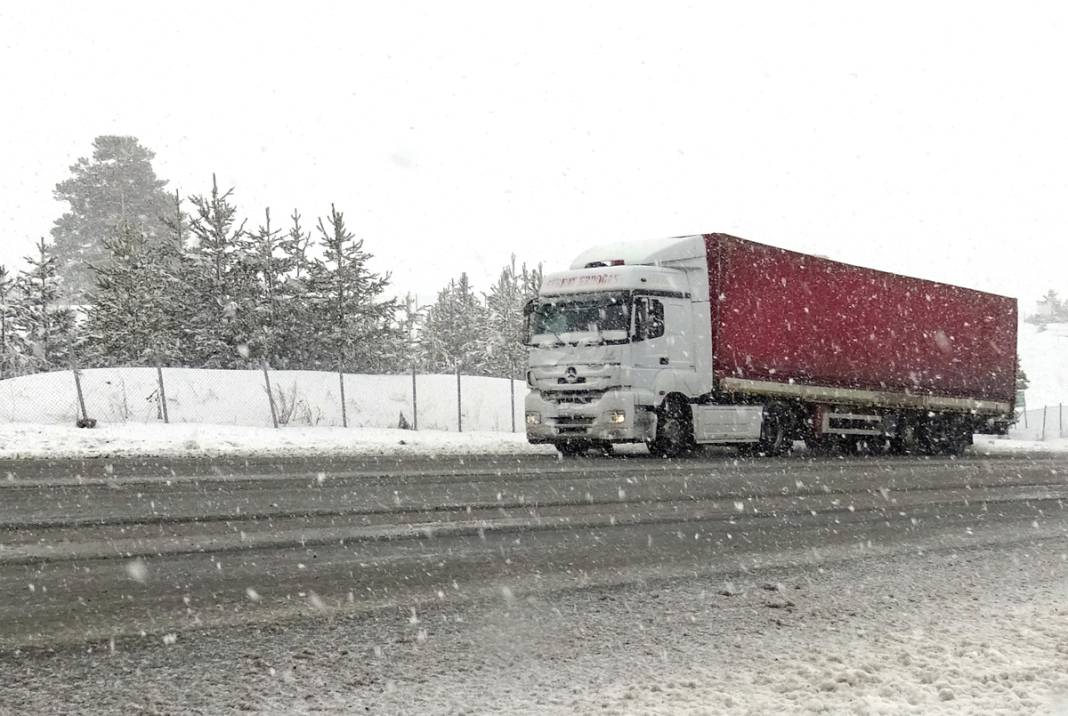 Kars'a nisanda kar sürprizi: Kar kalınlığı yer yer 5 metreyi buldu 11