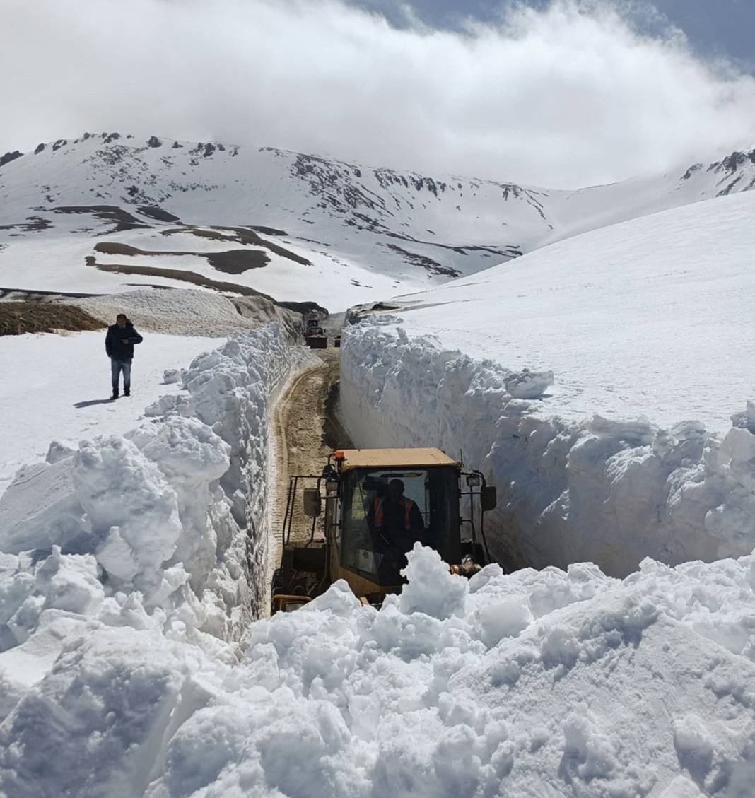 Kars'a nisanda kar sürprizi: Kar kalınlığı yer yer 5 metreyi buldu 6