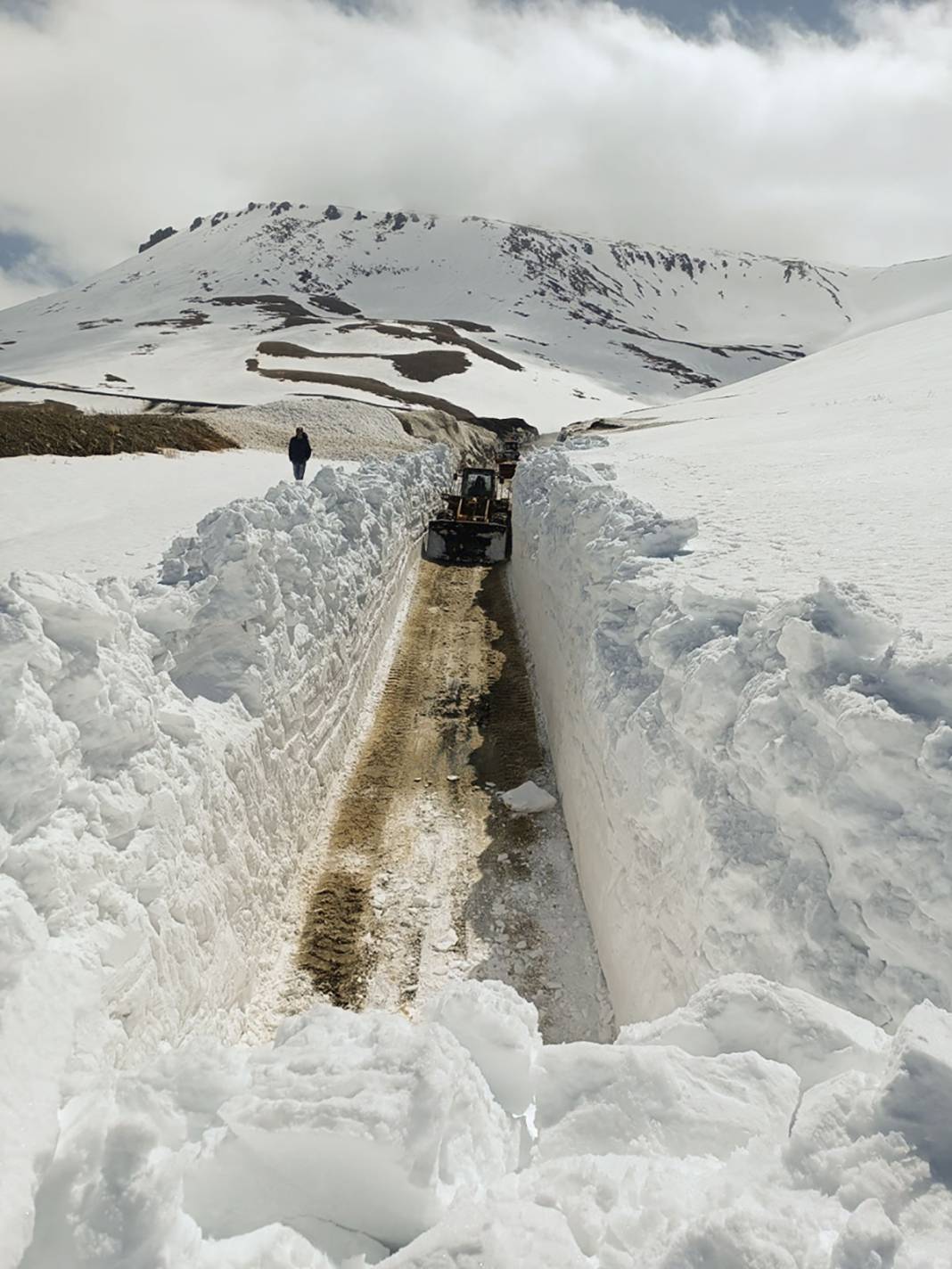 Kars'a nisanda kar sürprizi: Kar kalınlığı yer yer 5 metreyi buldu 4