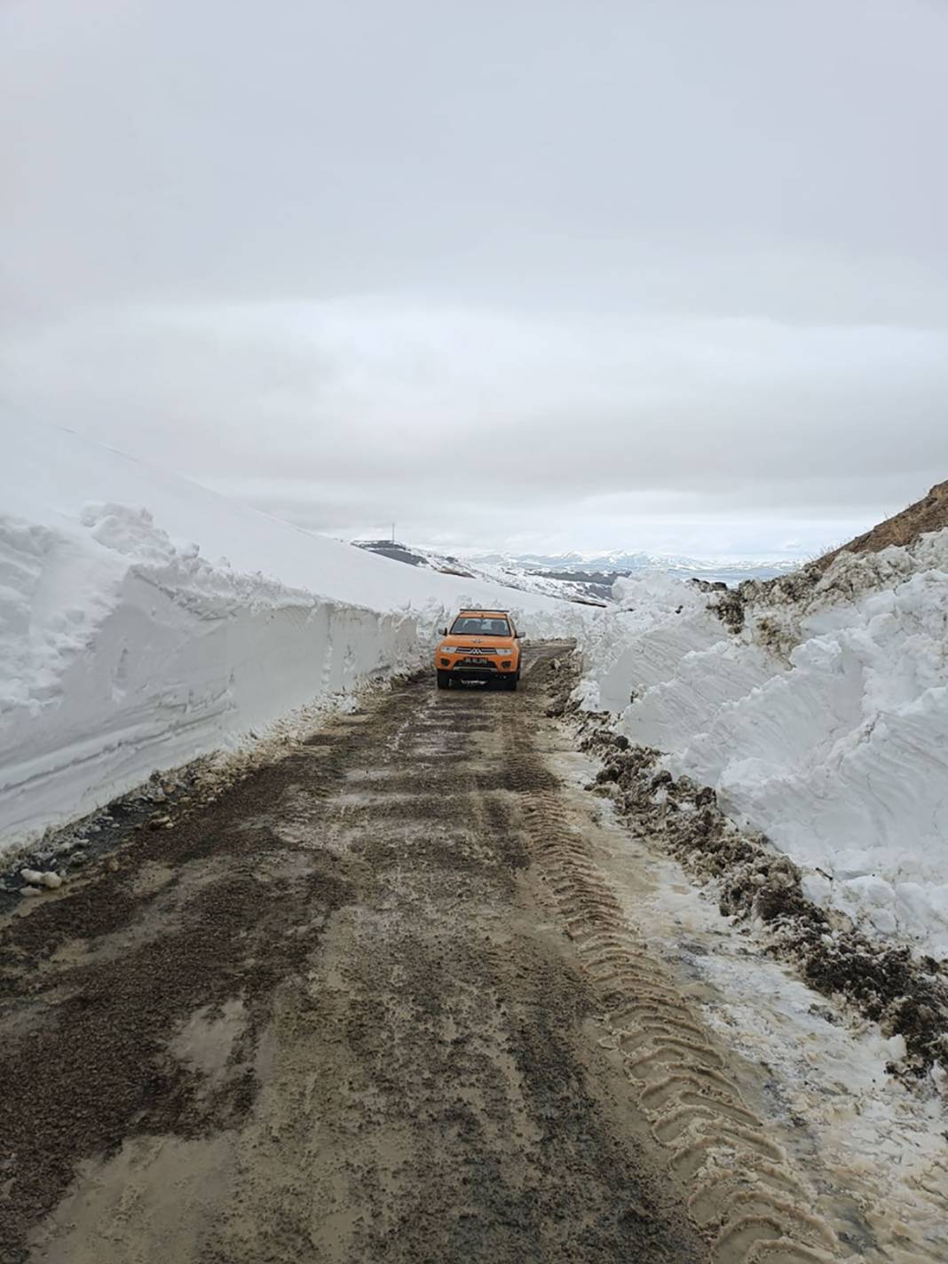 Kars'a nisanda kar sürprizi: Kar kalınlığı yer yer 5 metreyi buldu 12