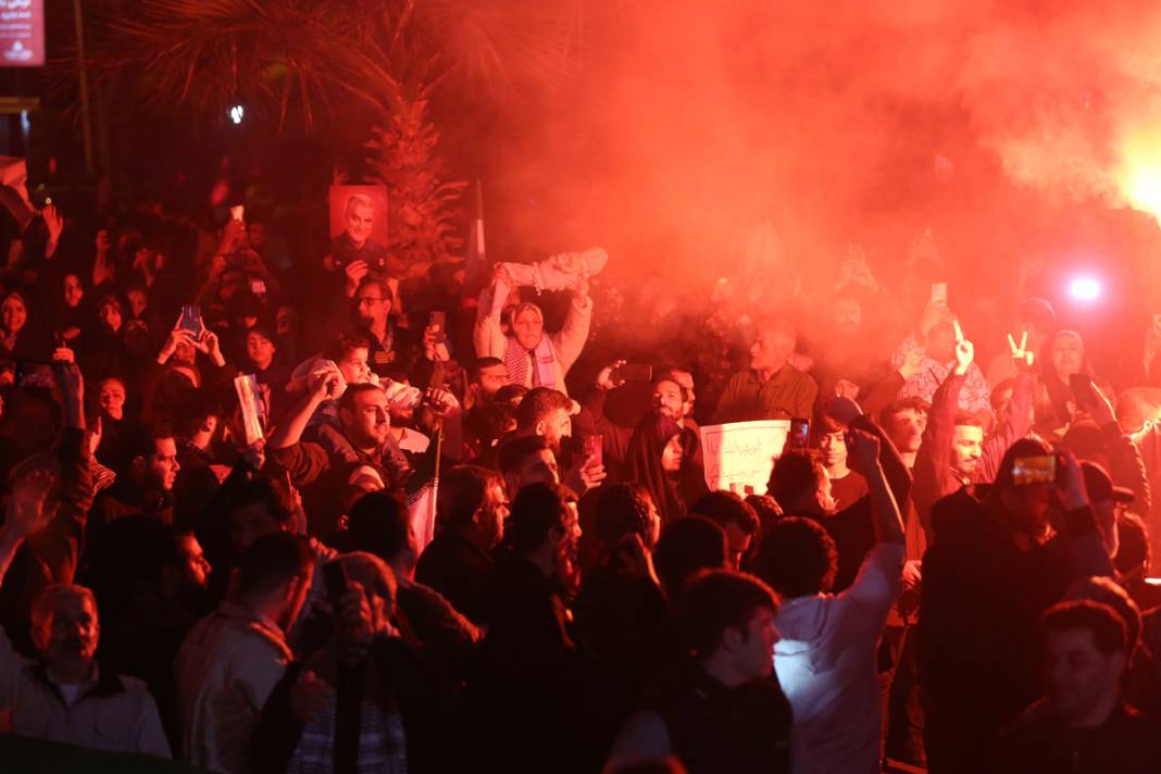 İran'ın İsrail'e saldırısının ardından Tahran'da kutlama: Bir sonraki tokat daha sert olacak 26