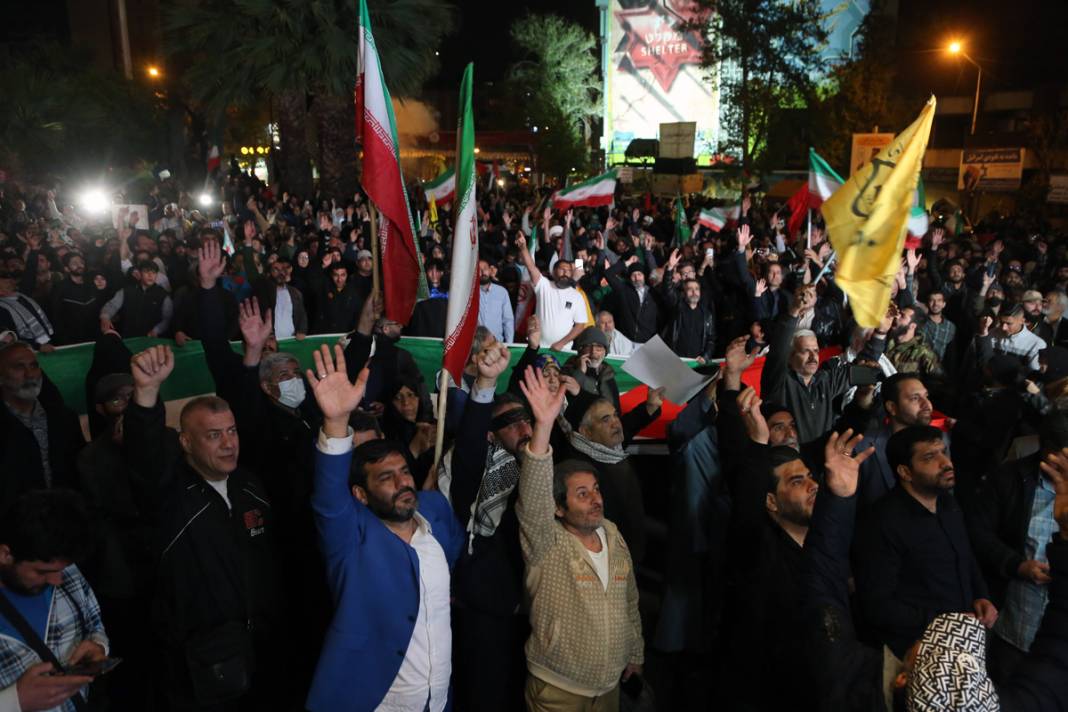 İran'ın İsrail'e saldırısının ardından Tahran'da kutlama: Bir sonraki tokat daha sert olacak 21