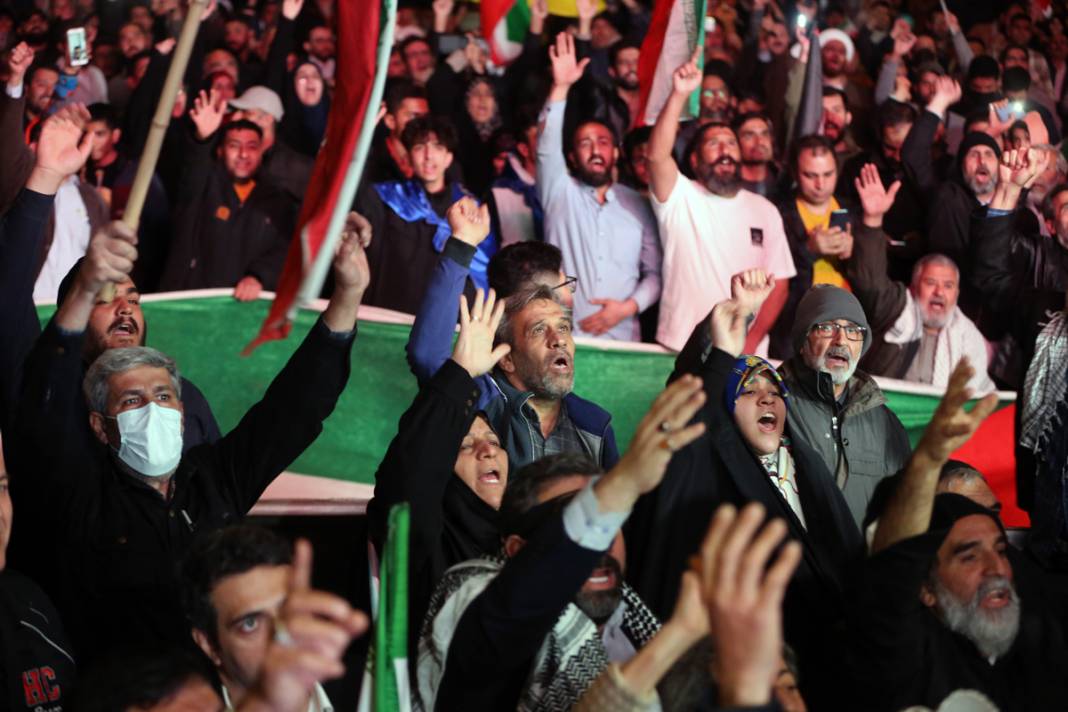 İran'ın İsrail'e saldırısının ardından Tahran'da kutlama: Bir sonraki tokat daha sert olacak 20