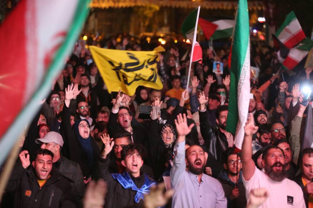 İran'ın İsrail'e saldırısının ardından Tahran'da kutlama: Bir sonraki tokat daha sert olacak 25