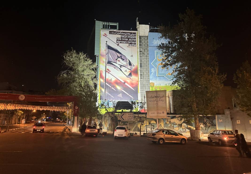 İran'ın İsrail'e saldırısının ardından Tahran'da kutlama: Bir sonraki tokat daha sert olacak 5