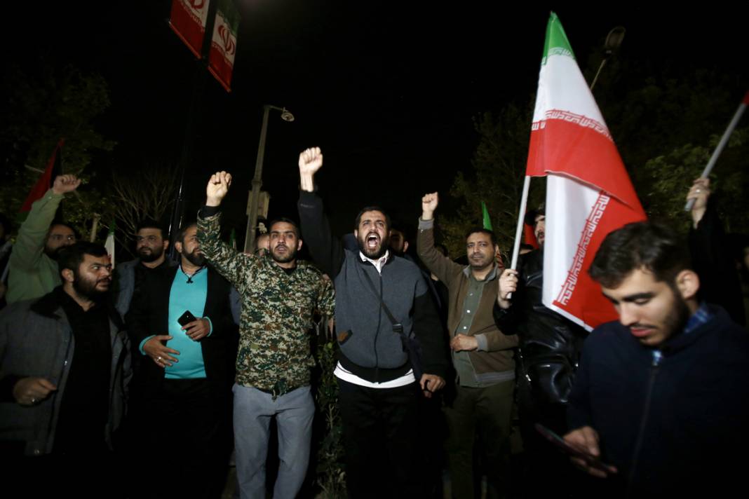 İran'ın İsrail'e saldırısının ardından Tahran'da kutlama: Bir sonraki tokat daha sert olacak 10