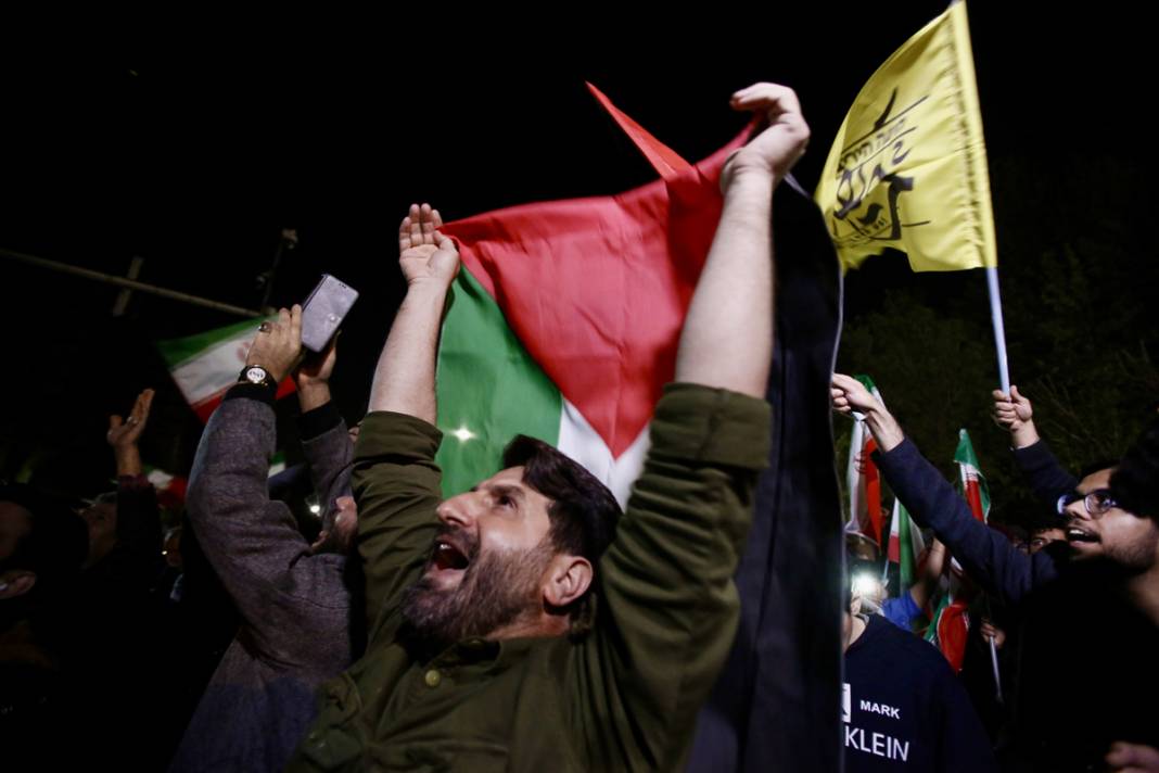 İran'ın İsrail'e saldırısının ardından Tahran'da kutlama: Bir sonraki tokat daha sert olacak 3