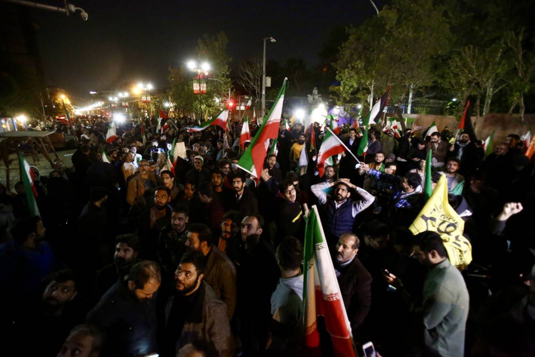 İran'ın İsrail'e saldırısının ardından Tahran'da kutlama: Bir sonraki tokat daha sert olacak 7