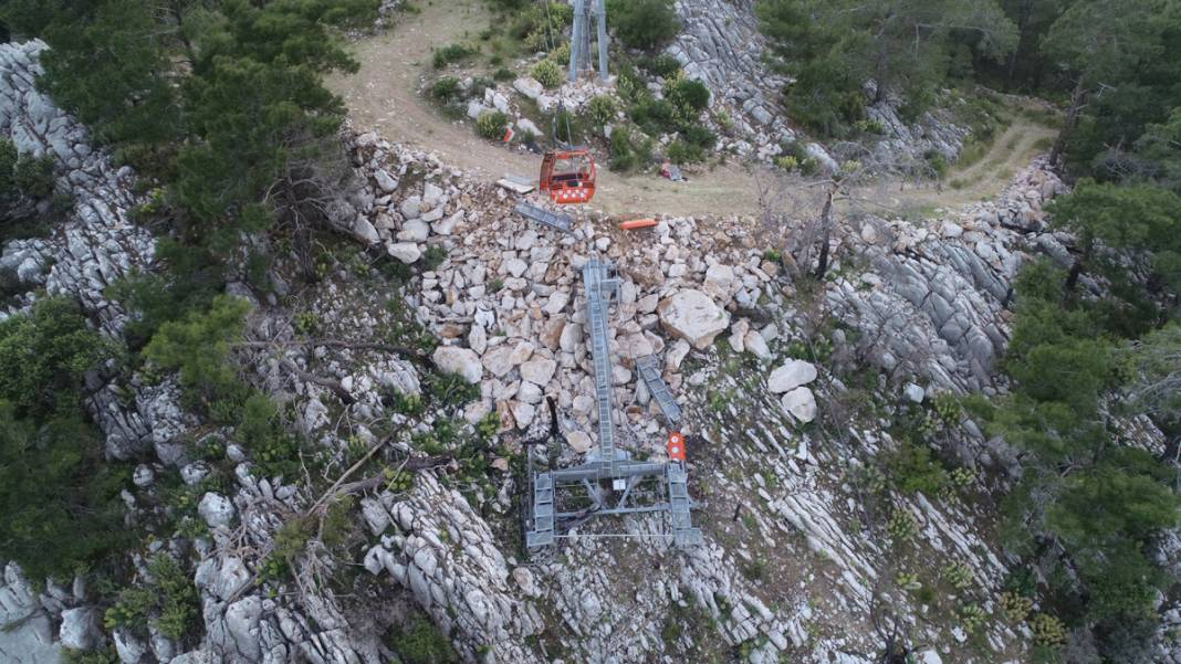 Antalya'daki teleferik faciasından geriye enkaz görüntüleri kaldı 6